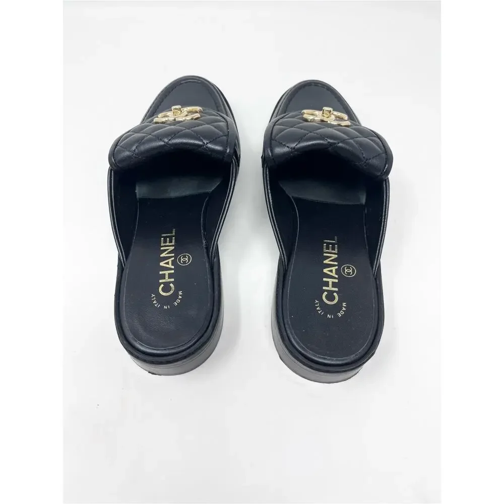 Chanel CC Turnlock Foldover Quilted Mule Slip On Black Leather Flat size 39 EU